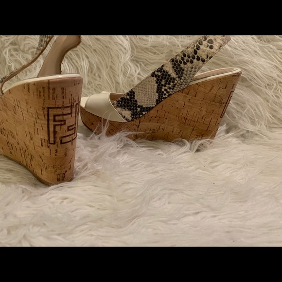 Gorgeous Fendi Wedges size 39 - Picture 3 of 7